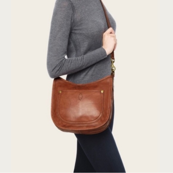 In Beautiful Condition! FRYE CAMPUS Rivet Saddle Leather Crossbody Bag - Picture 1 of 14
